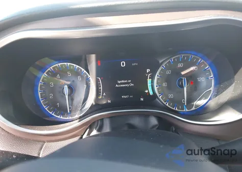 2017 Chrysler Pacifica Touring-L Plus z USA, uszkodzony, nr VIN 2C4RC1EG5HR643987